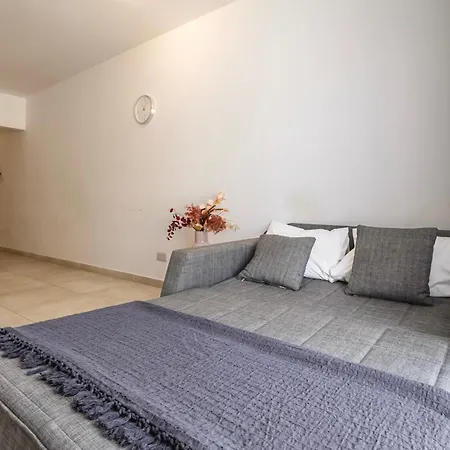 Apartment Dorris's 5 Min Walk From St Julians