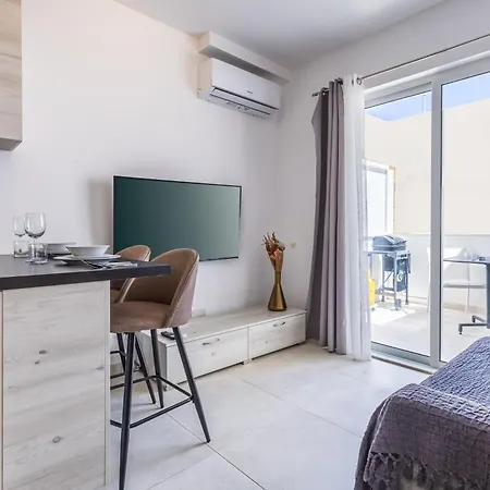 Apartament With Yard And Bbq - By Solea *